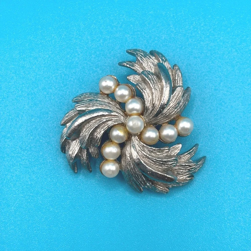 Vintage Silver Tone Brooch‎ Pin Faux Pearl Floral Statement Jewelry